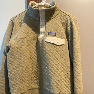 Patagonia tan and white sweater half button up. Size medium.